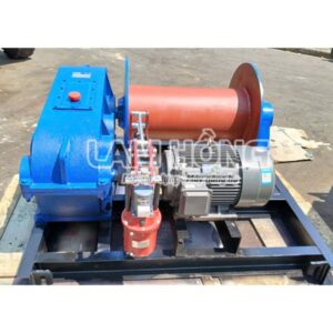 tời kéo mặt đất